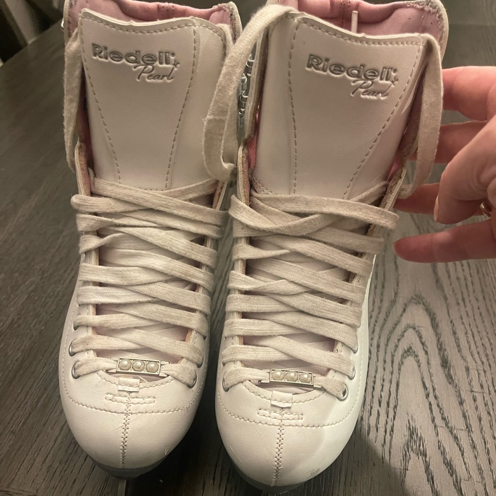 Riedell Pearl Ice Skates youth size 4